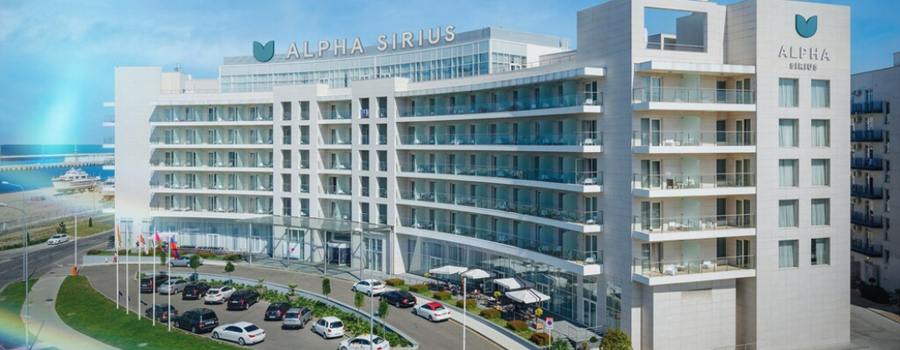 Вид на отель Alpha Sirius